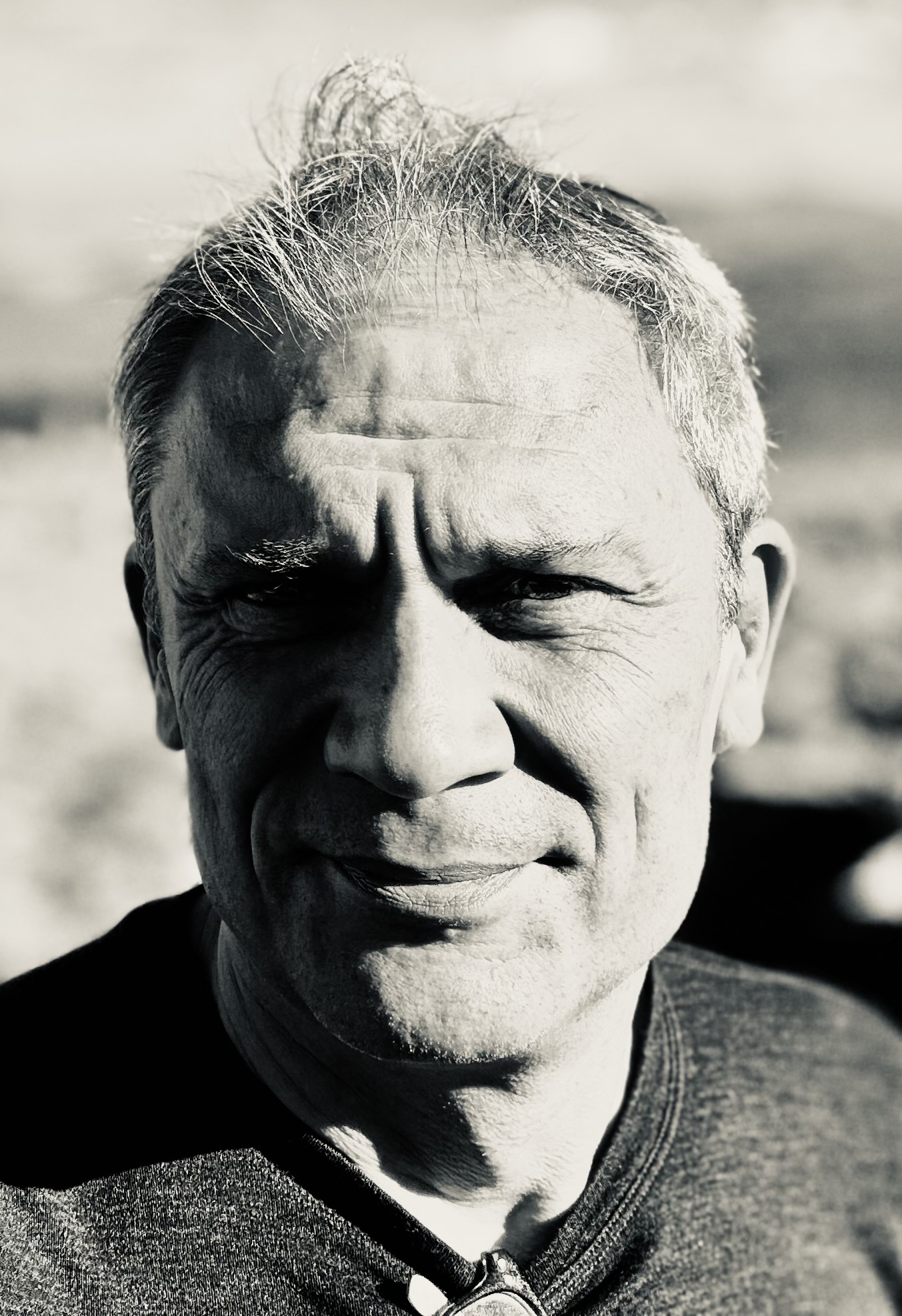 Porträtfoto von Lothar Behrens, dem Autor